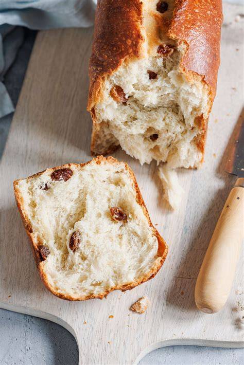 Rosinenbrot im Anschnitt, weich und fluffig