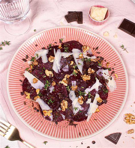 Rote-Bete-Carpaccio mit dunkler Schokolade