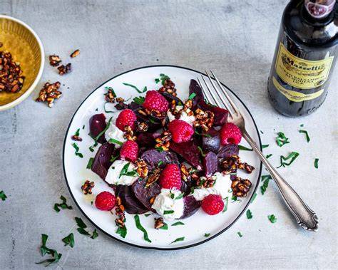 Rote-Bete-Salat mit Ricotta, Himbeeren und Pinienkaramell