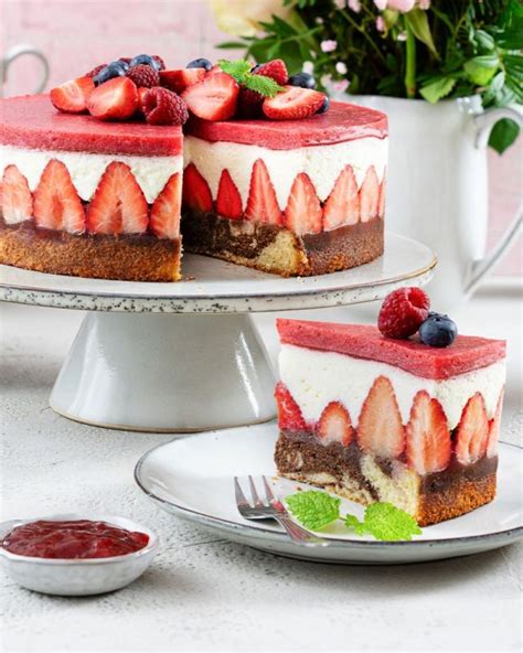 Rotkäppchen-Torte mit Erdbeeren als Infografik