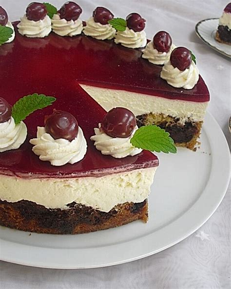 Rotkäppchen-Torte mit Kirschen