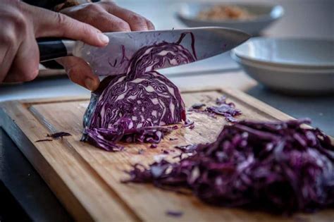 Rotkohl richtig schneiden - Schritt-für-Schritt