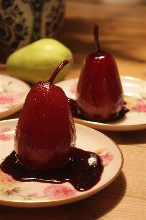 Rotweinbirnen mit Schokolade