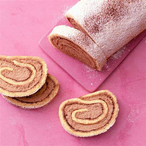 Roulade mit Schokoglasur und Bananenscheiben