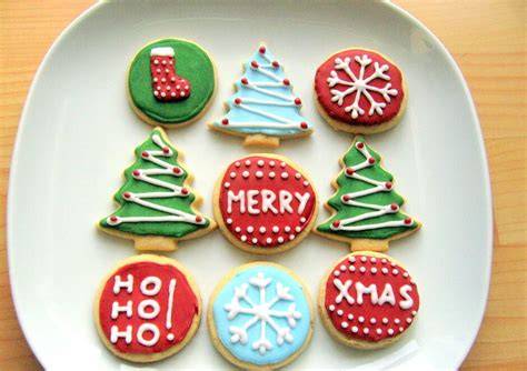 Royal Icing Dekoration auf Weihnachtsplätzchen