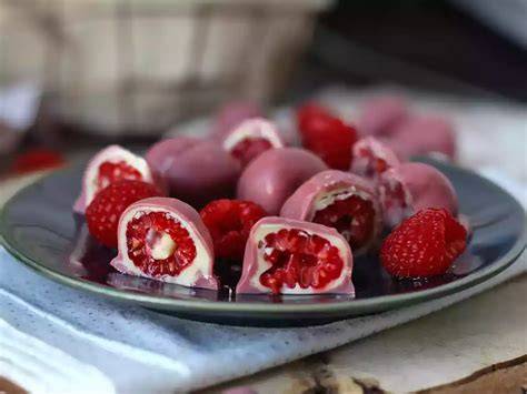 Ruby Schokolade Dessert mit Himbeeren