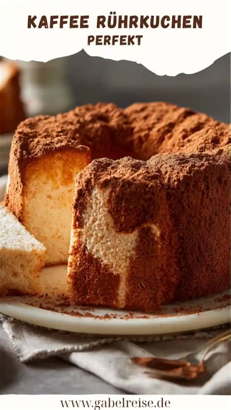 Ruhrkuchen serviert mit Kaffee und Sahne