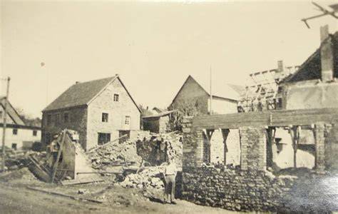 Ruinen und Wiederaufbau nach dem Bombenangriff