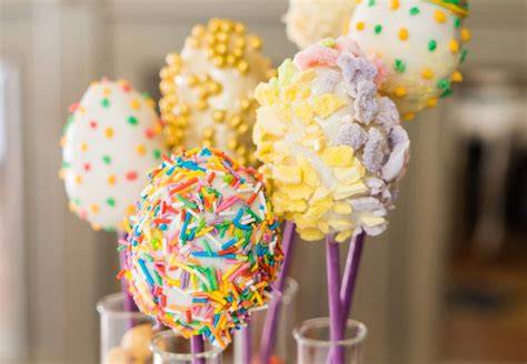 Rum-Rosinen Cake Pops als moderne Interpretation