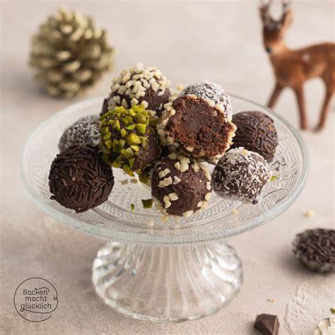 Rumkugeln auf einer festlichen Weihnachtsplatte