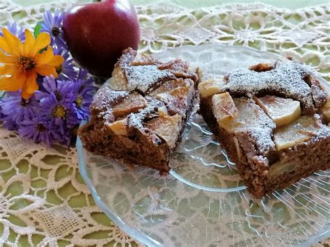 Russischer Apfelkuchen im Anschnitt