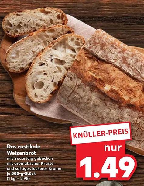 Rustikale Honig-Pinienkernbrötchen mit nussiger Kruste auf Backblech