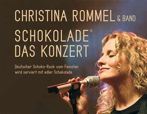 Sängerin Christina Rommel im Scheinwerferlicht bei einem Schokoladenkonzert