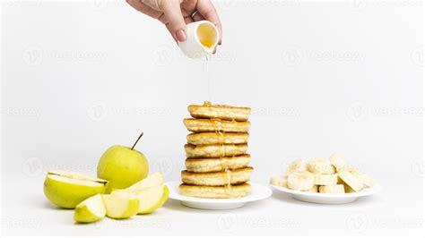 Süße Zucchiniwaffeln mit Banane, Apfel und Ahornsirup