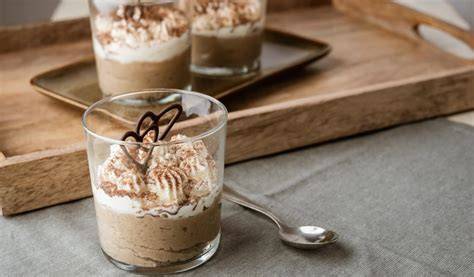 Südtiroler Kastanienherz im Glas, mit Schokosternen dekoriert