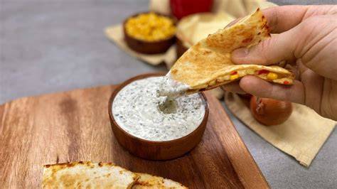 Saatencracker auf einem Brett mit Dip