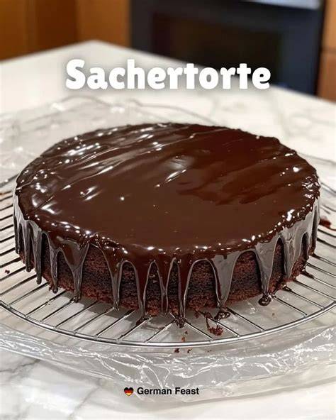 Sachertorte auf einem Tisch (Beispiel für eine kühlschrankunempfindliche Torte)