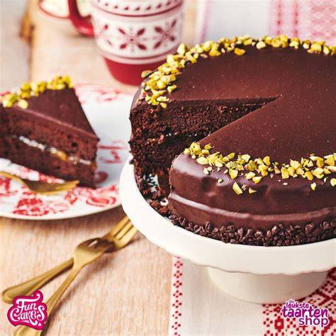 Sachertorte in verschiedenen Backformen (Inspirationsfoto)
