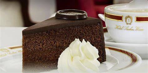 Sachertorte und Kaffee - typisches Wiener Kaffeehaus