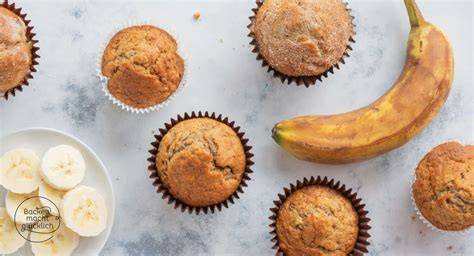 Saftige Bananenmuffins in einer Schale