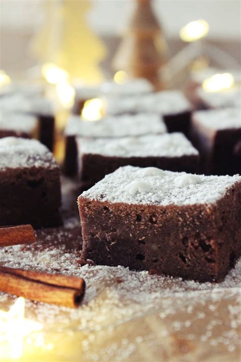 Saftige Lebkuchen-Brownies, rechteckig geschnitten