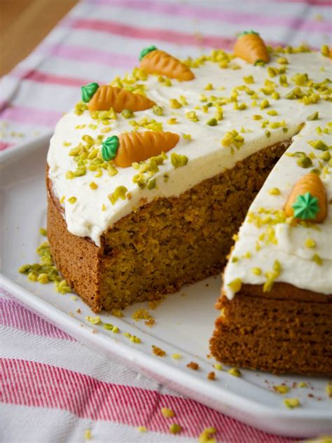 Saftiger Kürbis-Karotten-Kuchen mit Frischkäse-Topping