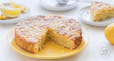 Saftiger Mandel-Zitronenkuchen aufgeschnitten