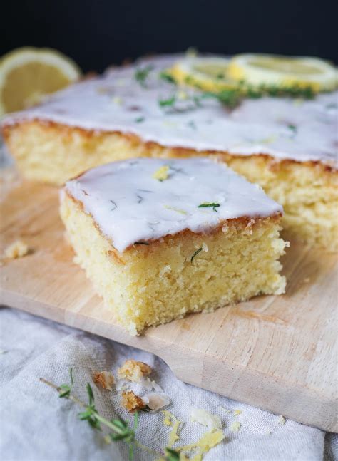 Saftiger Zitronen-Ricotta-Kuchen mit Zuckerguss