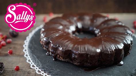 Saftiger veganer Schokoladenkuchen mit Apfelmus