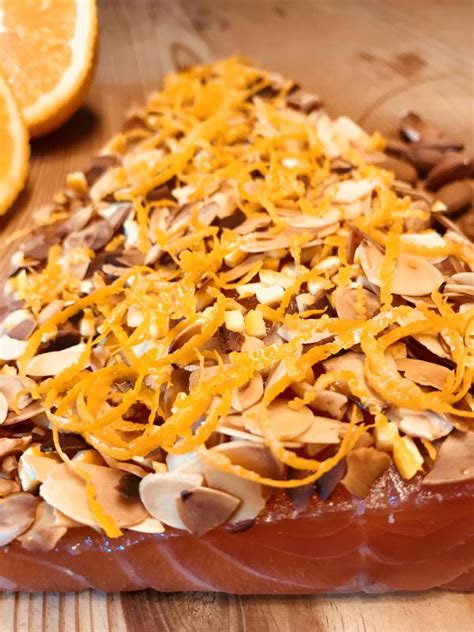 Saftiges Stück Ruhrkuchen mit Orangenzesten und Mandeln