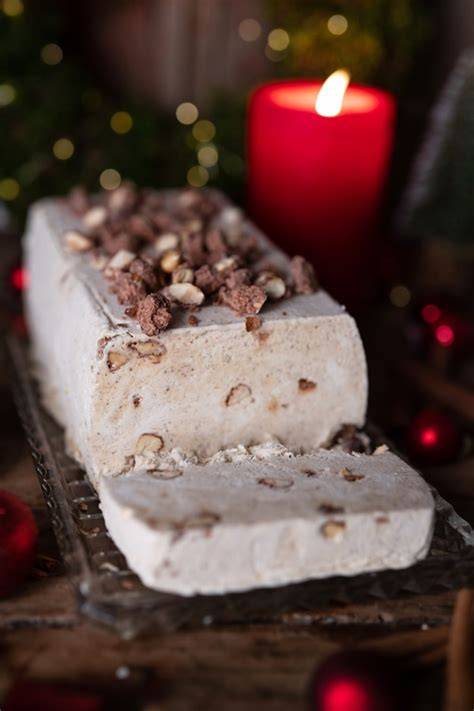 Sahne-Mandel-Creme mit gebrannten Mandeln
