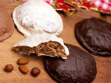 Saisonale Backwaren und Lebkuchen zur Weihnachtszeit