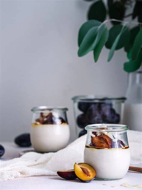 Saisonale Mandelpudding-Toppings: Zimt-Äpfel, Beeren und Kardamom-Zwetschgen
