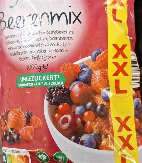 Saisonale Toppings: Beerenmix, Mandarinen, Puderzucker