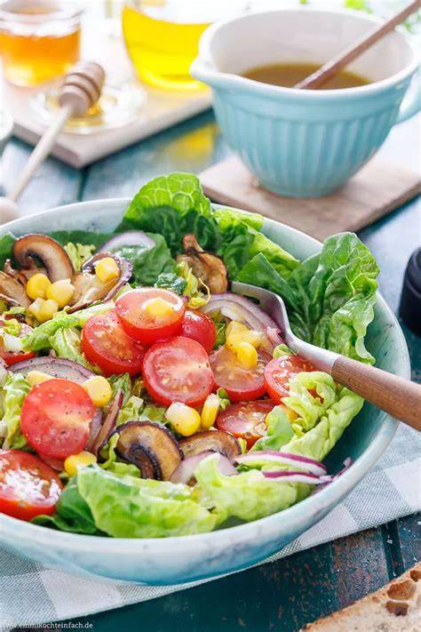 Salatvariationen mit Honig-Senf-Dressing