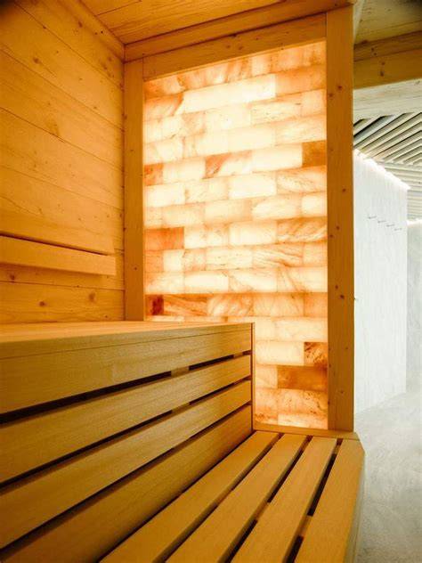 Salz- und Honigpeeling in der Sauna