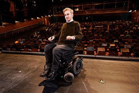 Samuel Koch auf der Theaterbühne