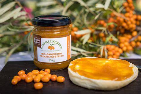 Sanddornbeeren und Honig im Glas, gesundes Lebensmittel