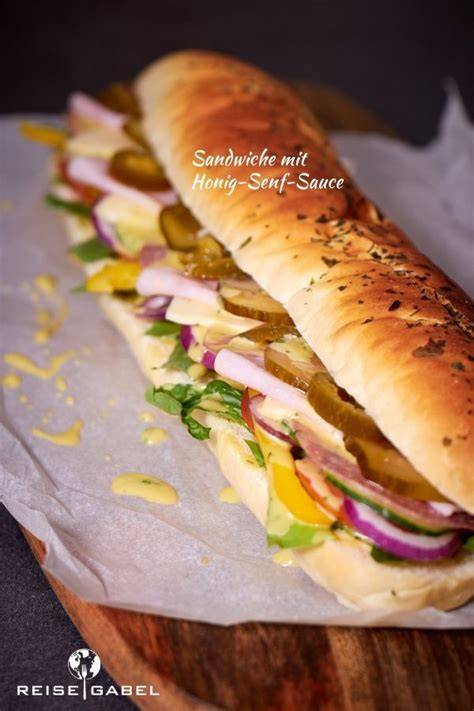 Sandwich mit Honig-Senf-Sauce, frisch belegt