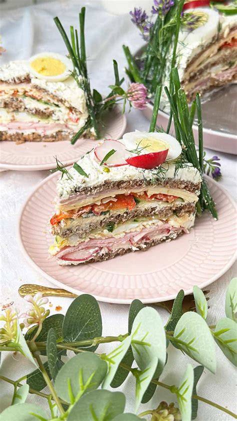 Sandwichtorte: Schichtung, Dekoration und servierfertige Brottorte