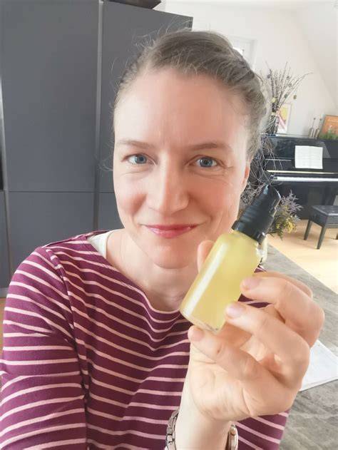 Sanfte Narbenmassage mit Öl