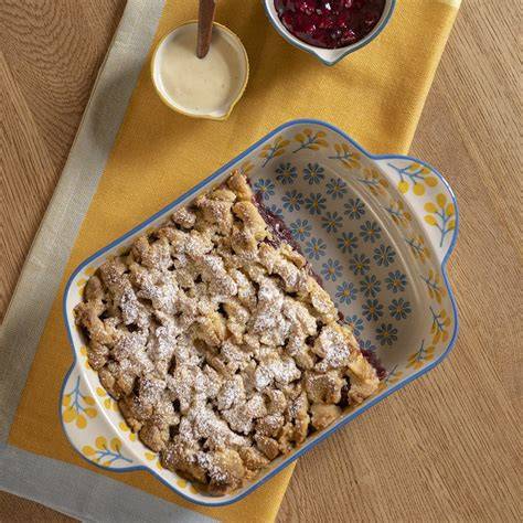 Sauerrahm-Puddingkuchen in Auflaufform