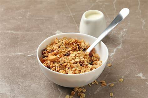 Schüssel mit Schär Choco Müsli und Milch