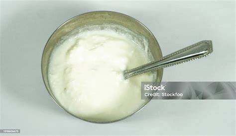 Schüssel mit cremigem Trüffel-Kartoffelbrei