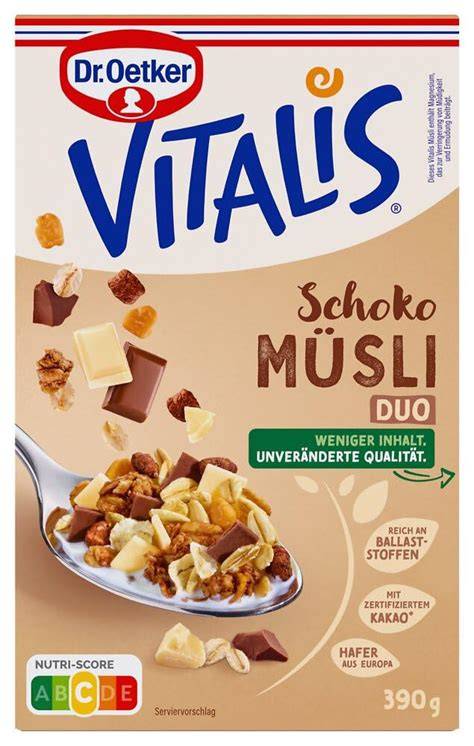 Schüsseln mit Vitalis Schoko Duo Müsli und weißer Schokolade