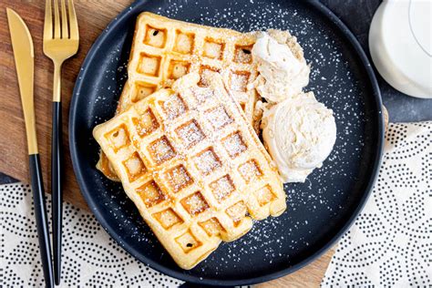 Schüttelflasche mit Waffelteig