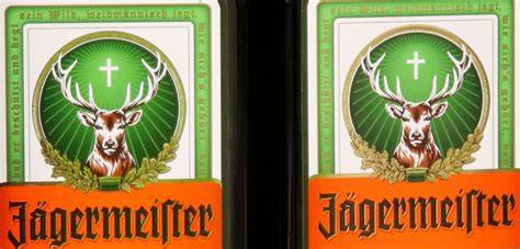 Schablonen-Set: Kreis, Hirsch und Kreuz für das Jägermeister-Logo