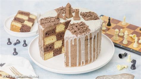 Schachbrett-Torte aufgeschnitten, deutlich sichtbares Muster