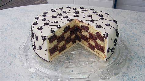 Schachbrett-Torte aufgeschnitten: Innenansicht mit Schachbrettmuster