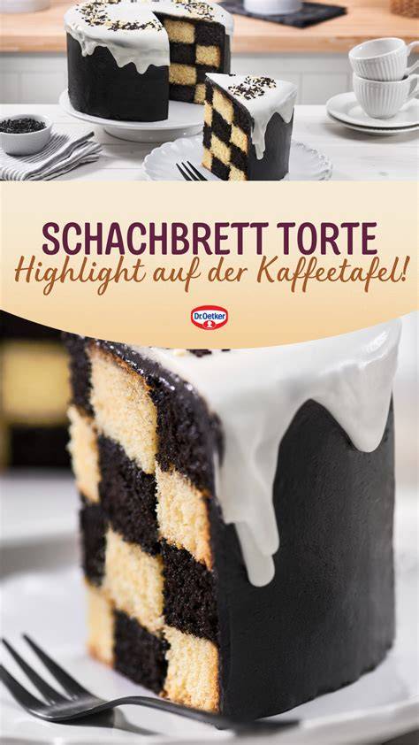 Schachbrett-Torte mit unterschiedlichen Cremeschichten und Figuren-Toppern